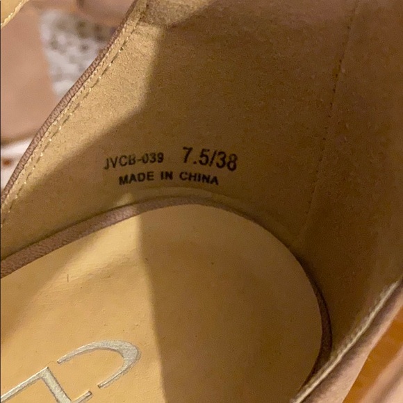 CL by Laundry 2 1/2” Platform Shoes - Picture 7 of 8